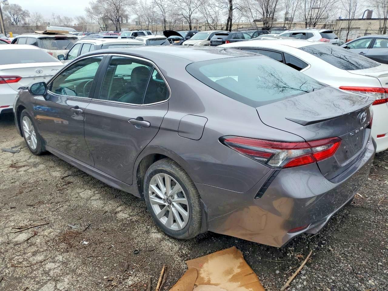 2023 Toyota Camry Se - Image 3