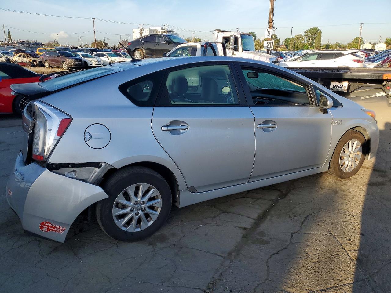 2012 Toyota Prius Plug-In Hybrid Advanced - Фото 3