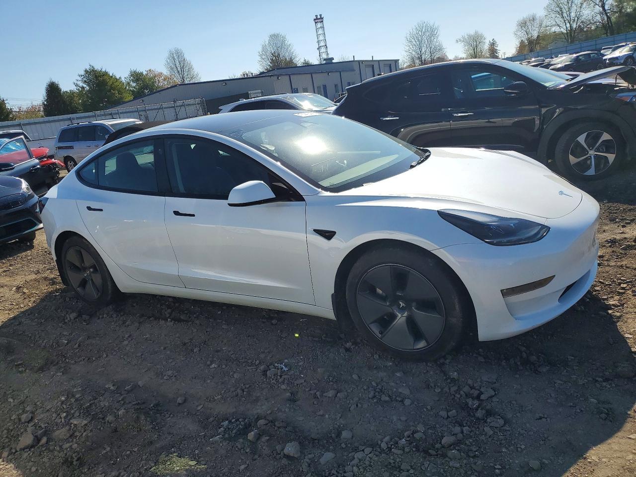 2023 Tesla Model 3 - Фото 4