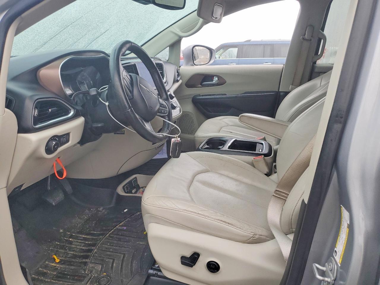 2017 Chrysler Pacifica Touring L Plus - Image 7