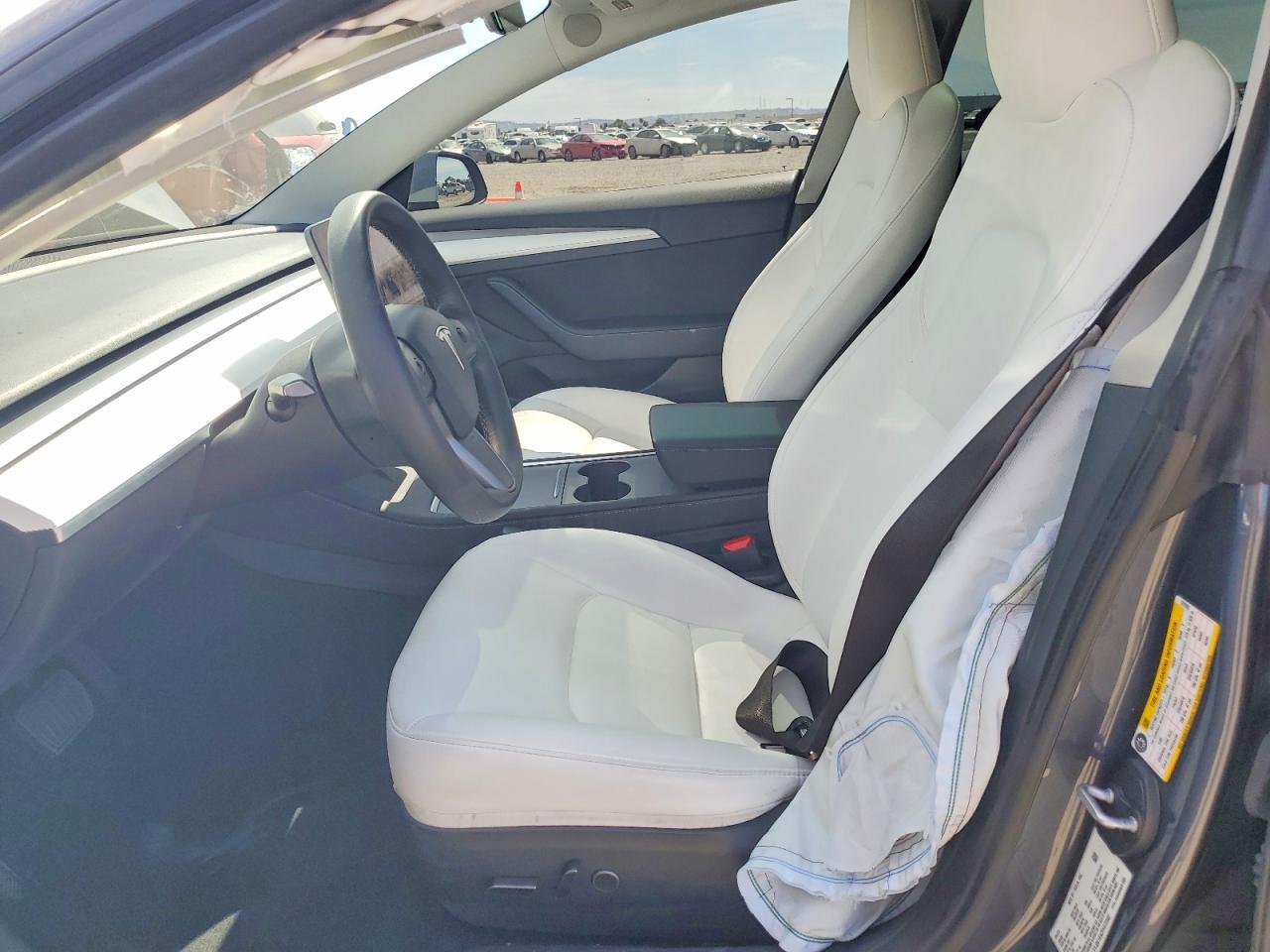 2023 Tesla Model 3 - Image 7