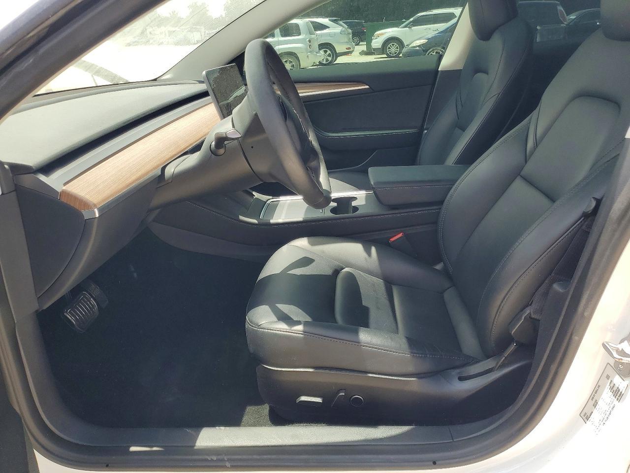 2023 Tesla Model 3 - Image 7