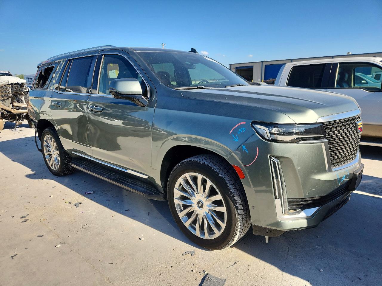 2023 Cadillac Escalade Premium Luxury - Image 4