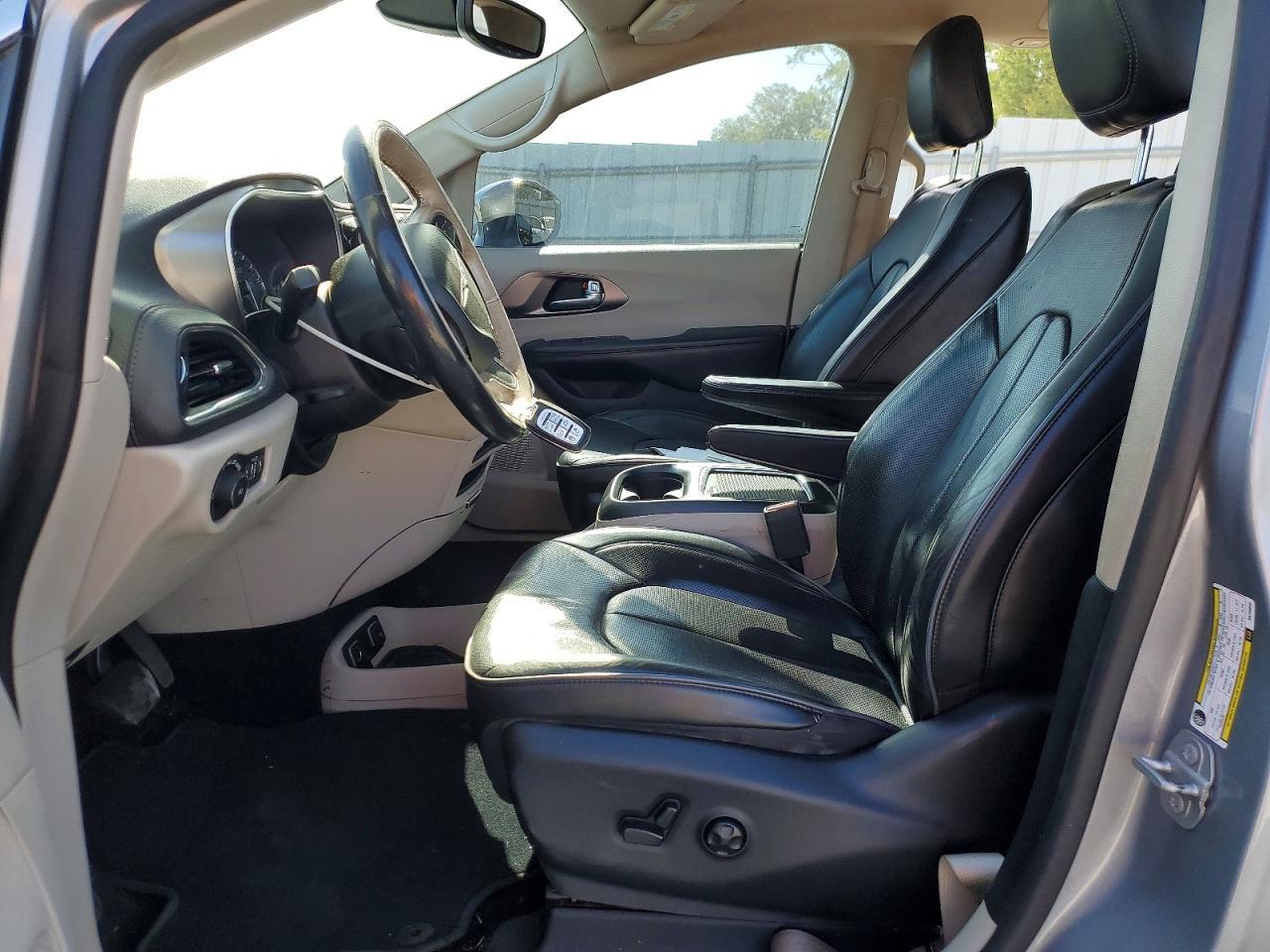 2019 Chrysler Pacifica - Image 7