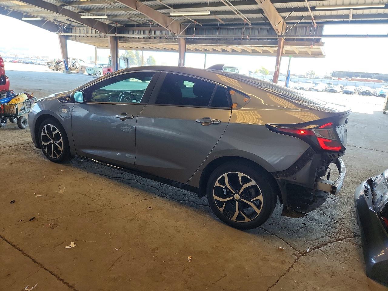 2018 Chevrolet Volt Premier - Image 2