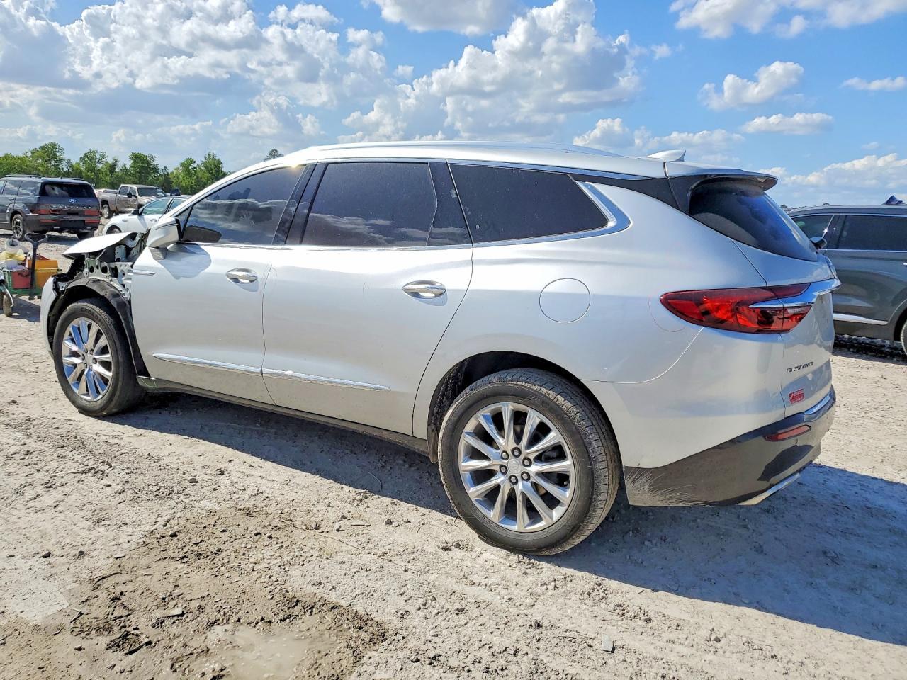2021 Buick Enclave Premium - Фото 2