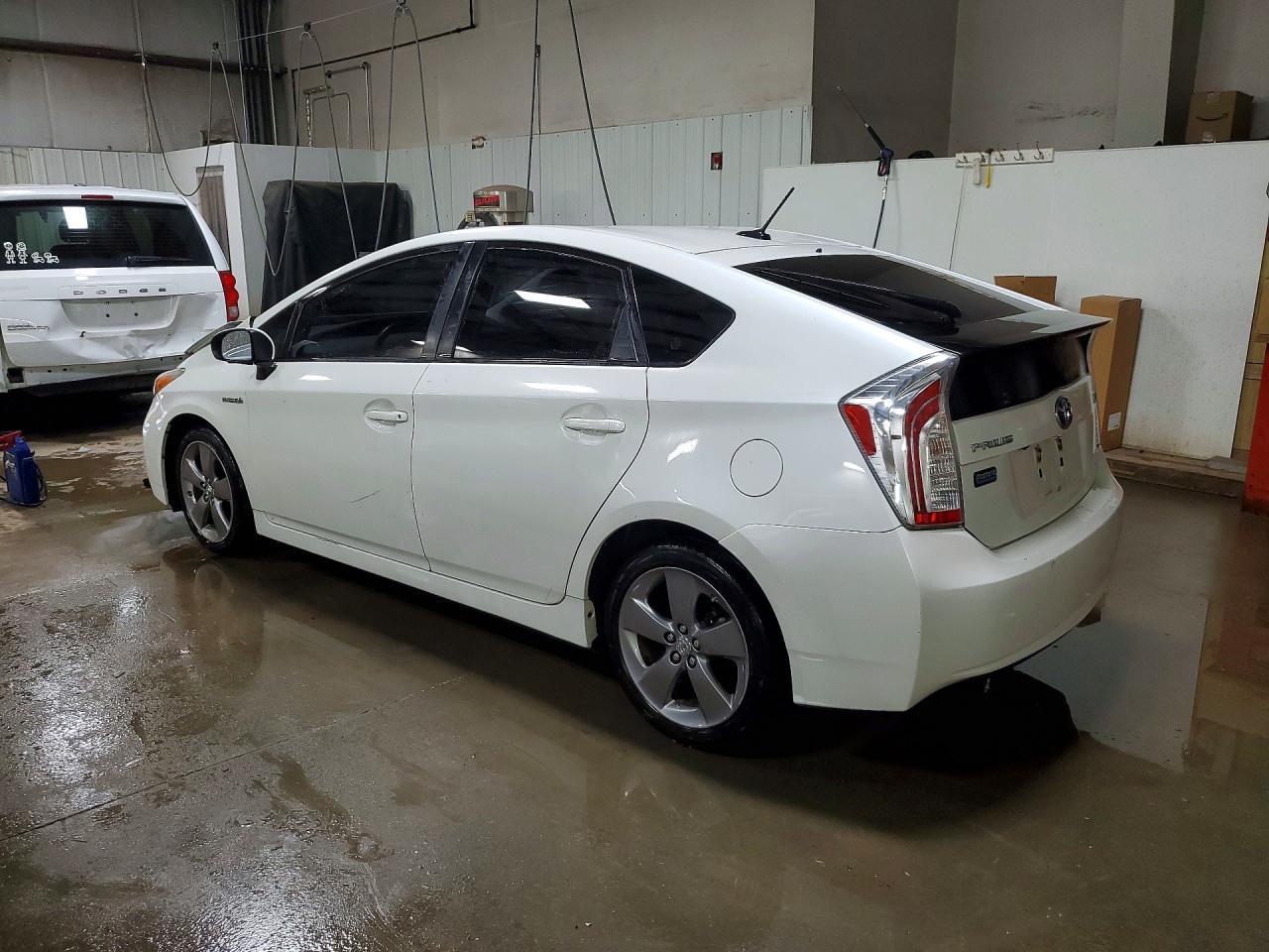 2015 Toyota Prius Persona Series - Image 2