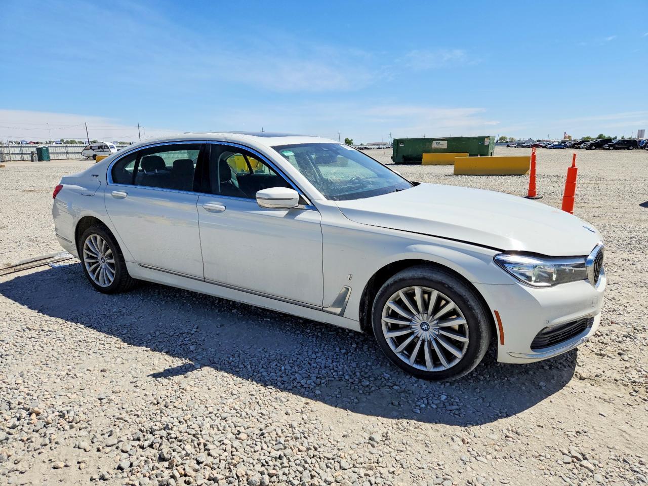 2018 BMW 740 Xe - Image 4