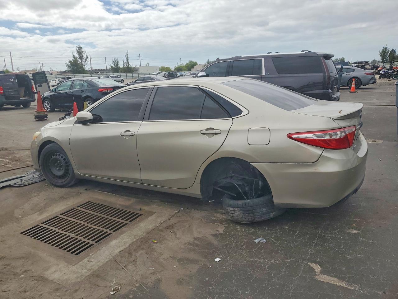 2016 Toyota Camry Se - Image 2