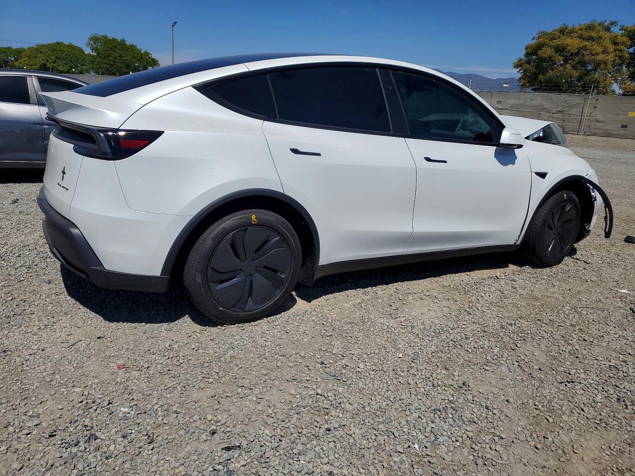 2026 Tesla Model Y - Image 3