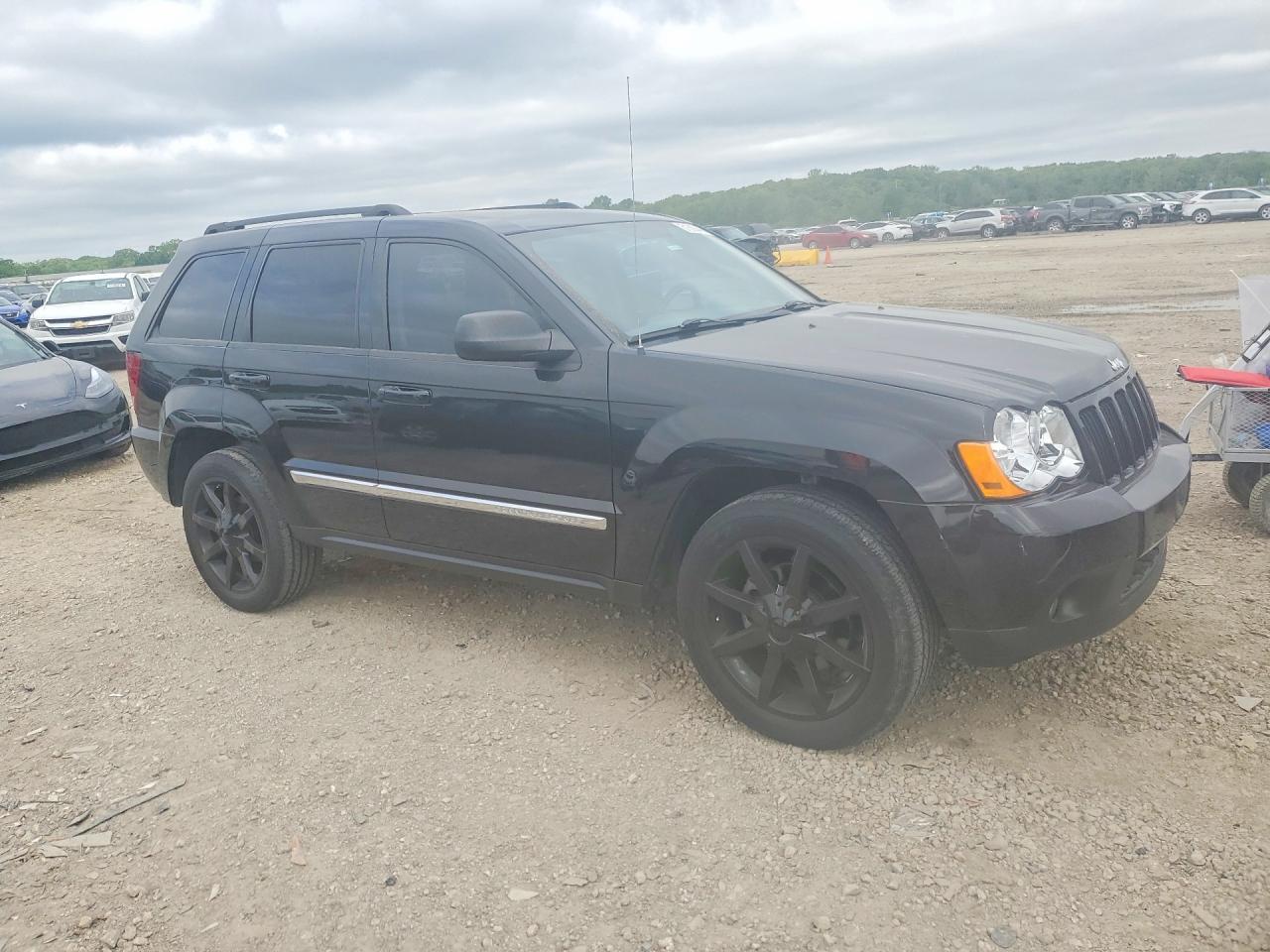 2010 Jeep Grand Cherokee Laredo - Image 4
