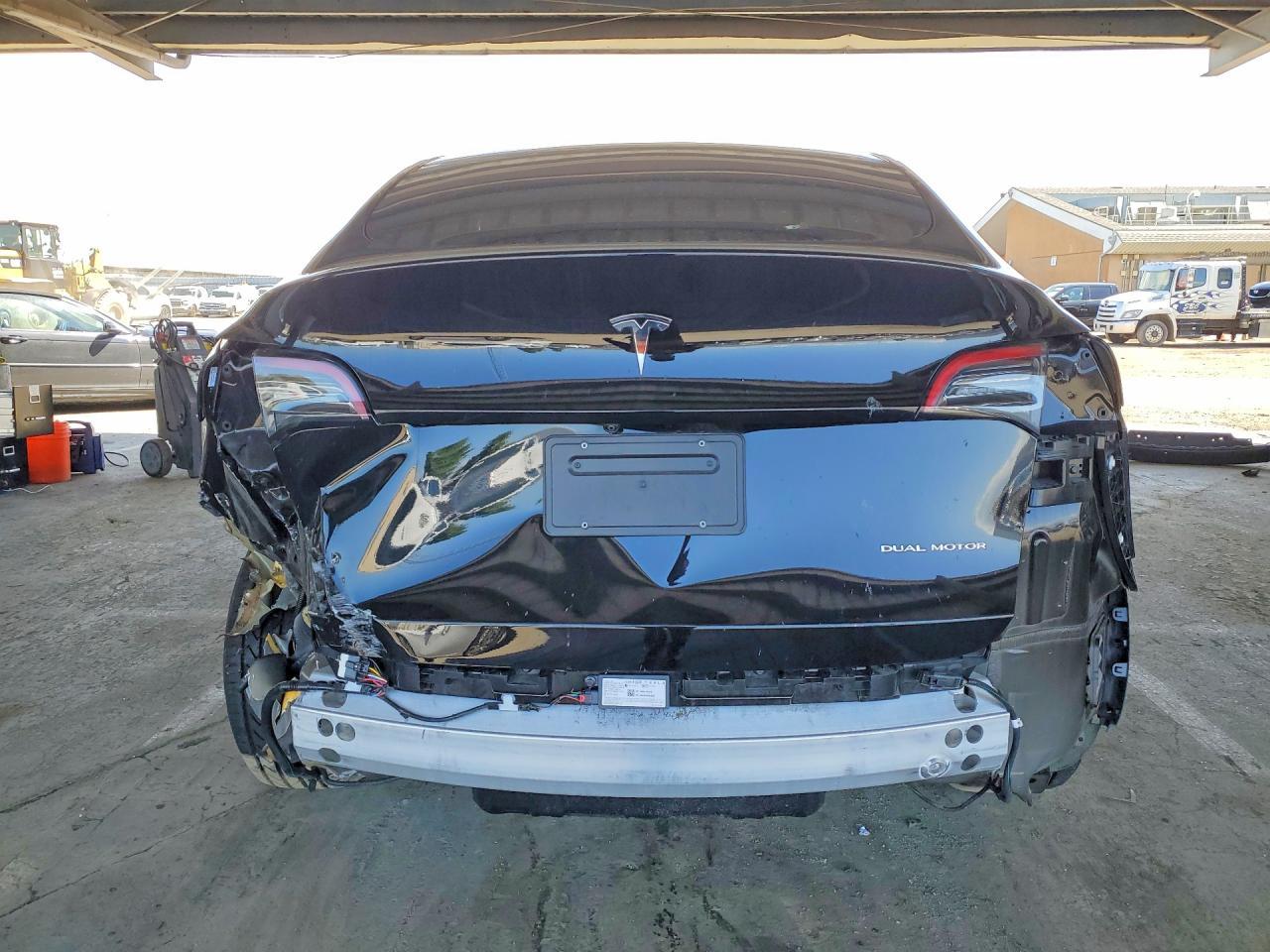 2023 Tesla Model Y - Фото 6