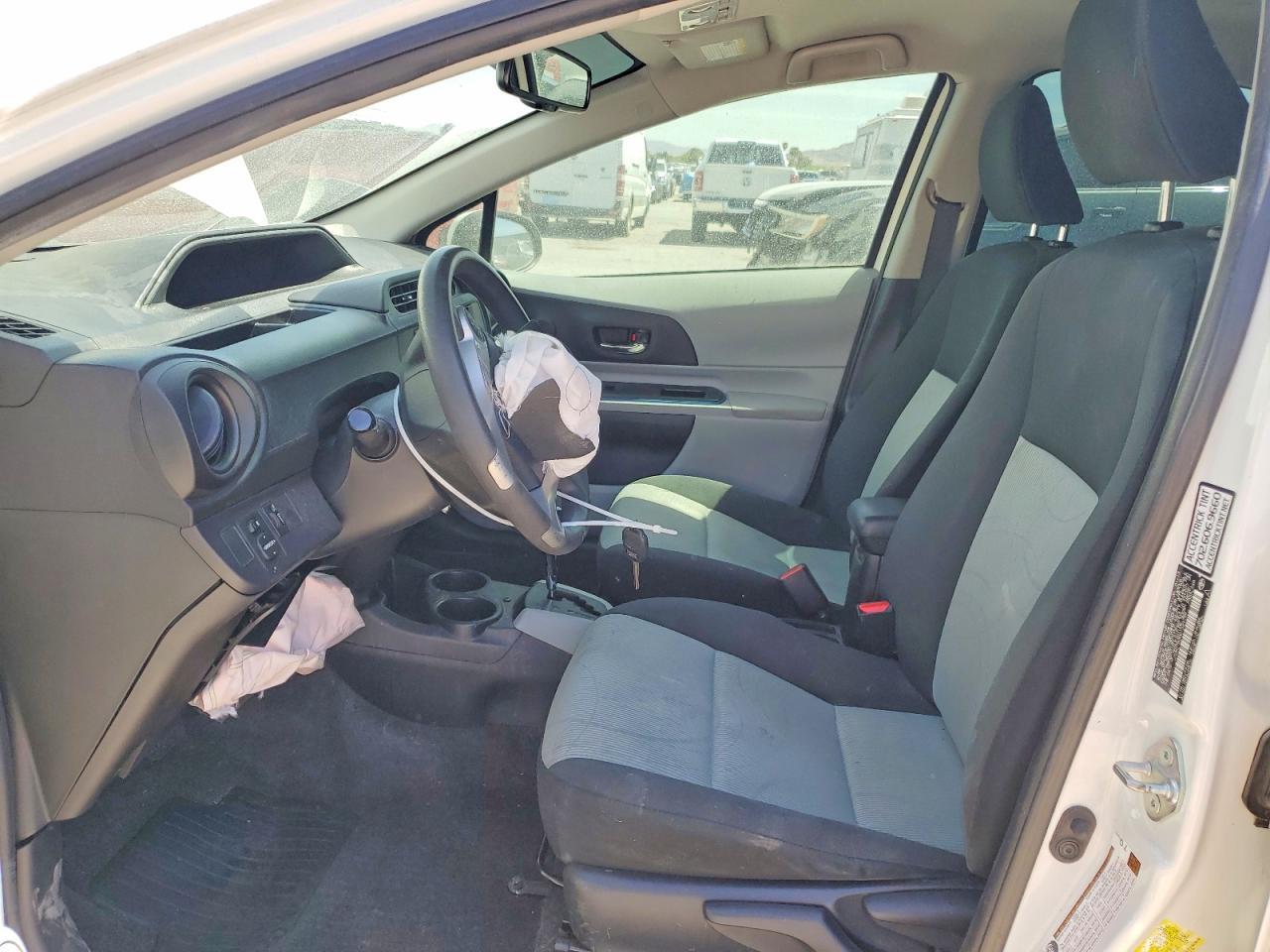 2013 Toyota Prius C - Фото 7
