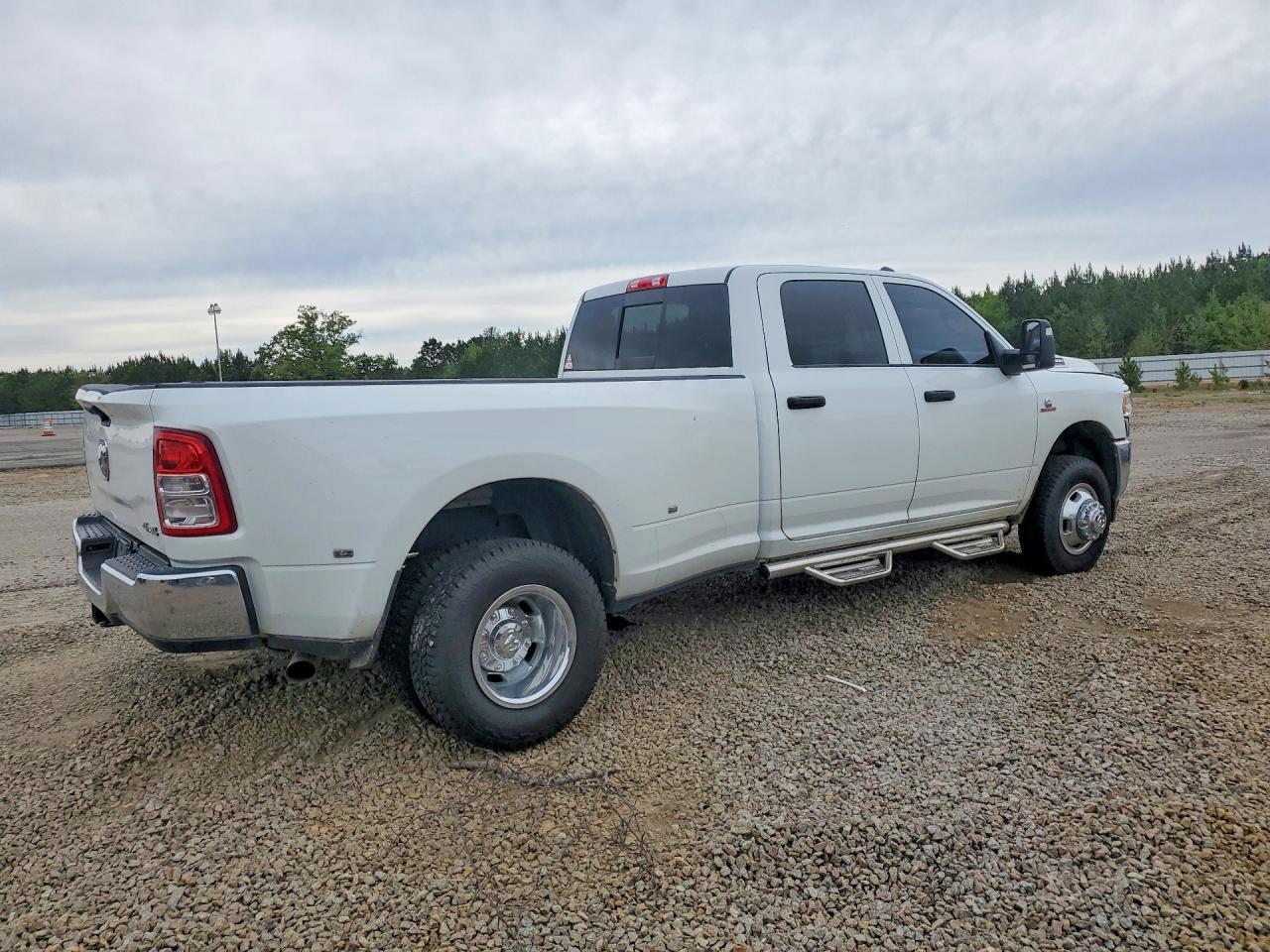 2024 Ram 3500 Tradesman - Фото 3