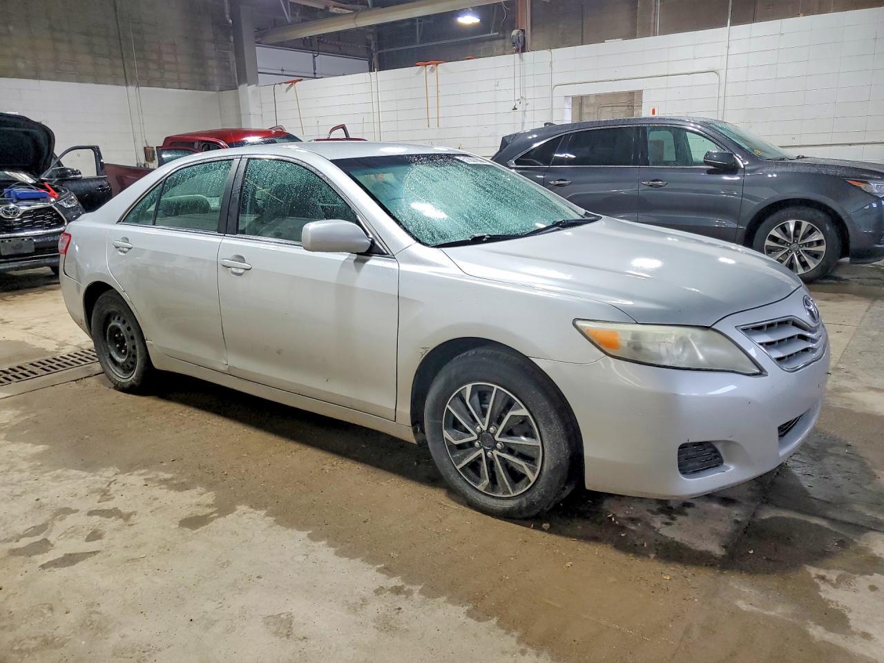 2011 Toyota Camry Le - Фото 4