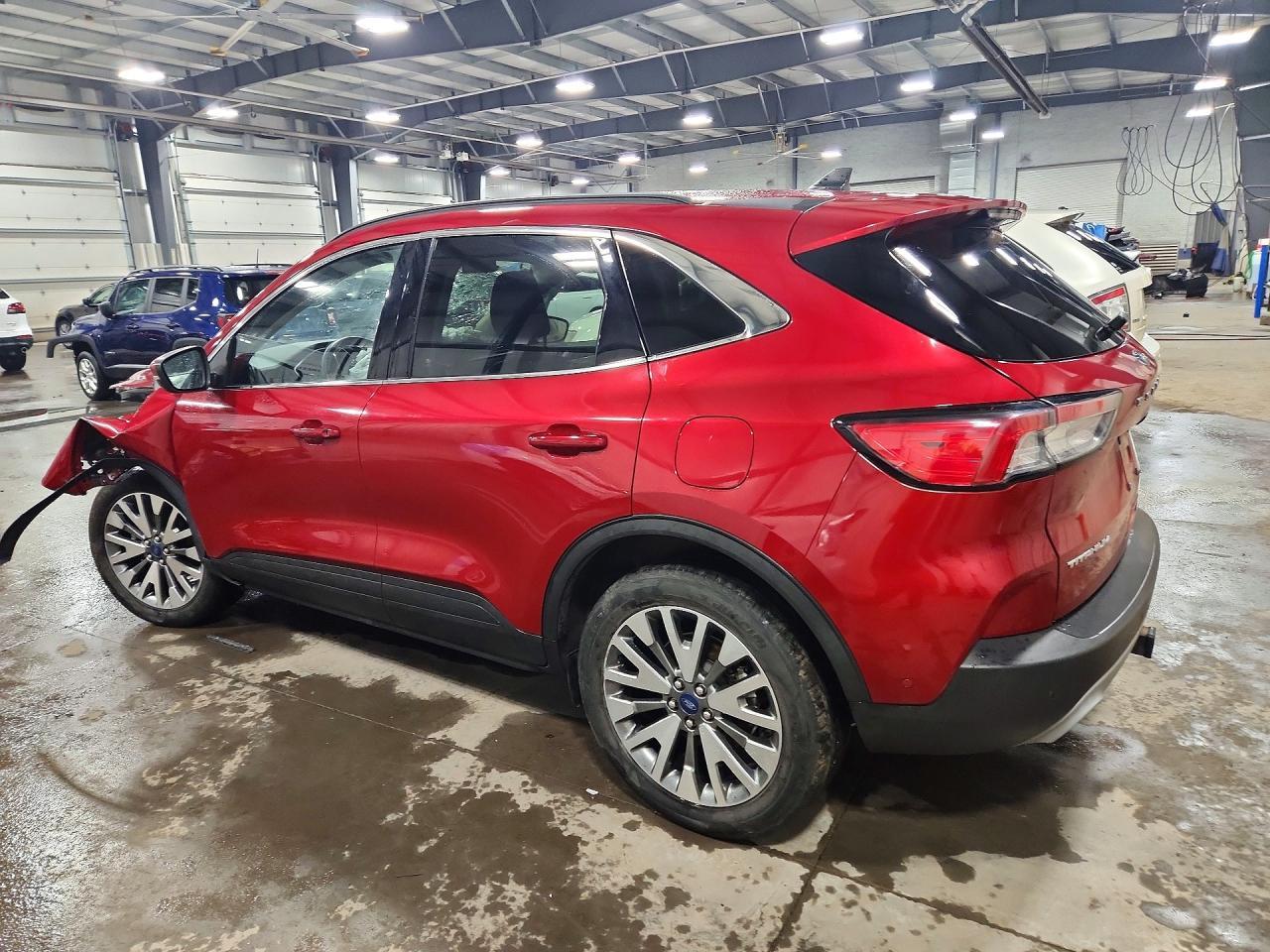 2020 Ford Escape Titanium - Фото 2