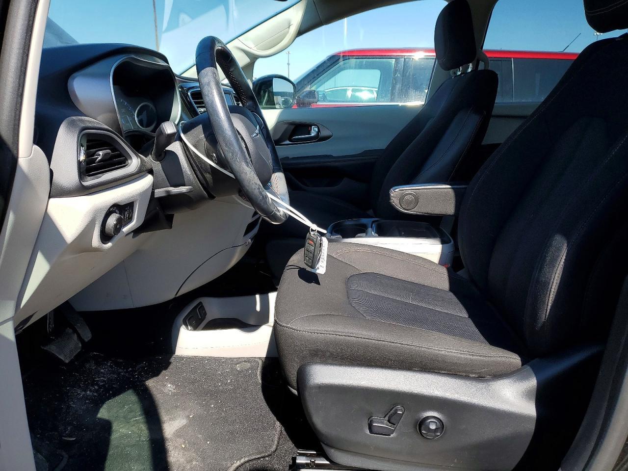 2020 Chrysler Pacifica Touring - Фото 7