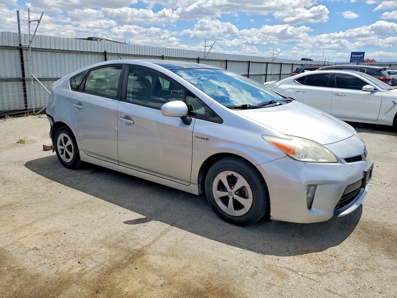 2014 Toyota Prius Three - Image 4