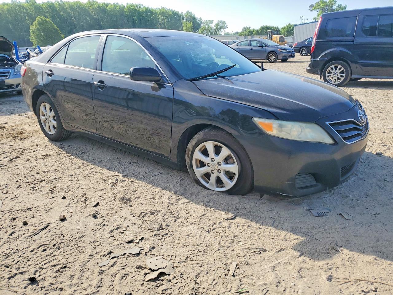 2010 Toyota Camry Le - Image 4