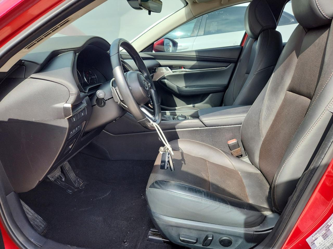 2023 Mazda 3 Premium - Фото 7