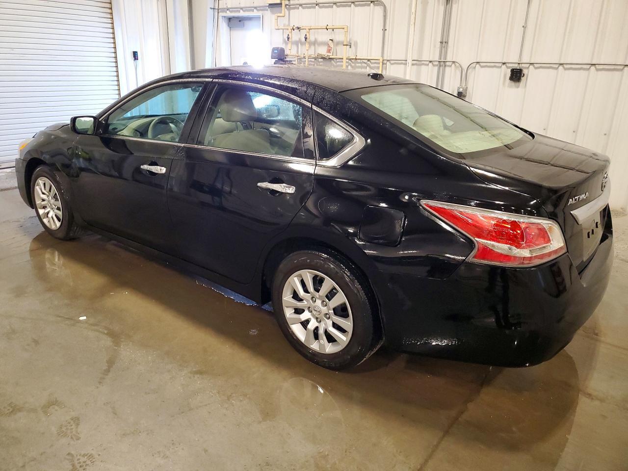 2015 Nissan Altima 2.5 S - Фото 2