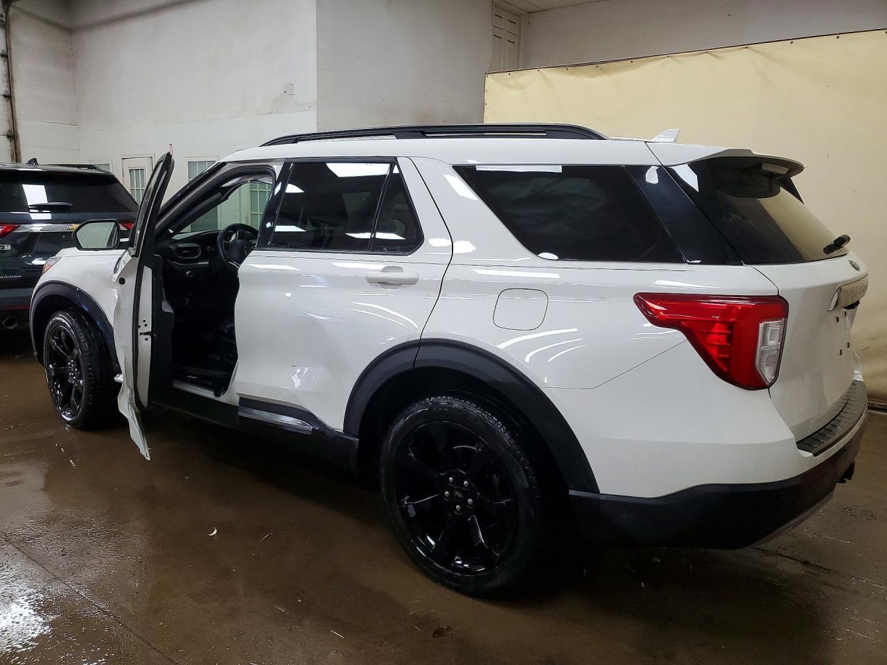 2022 Ford Explorer Xlt - Фото 2