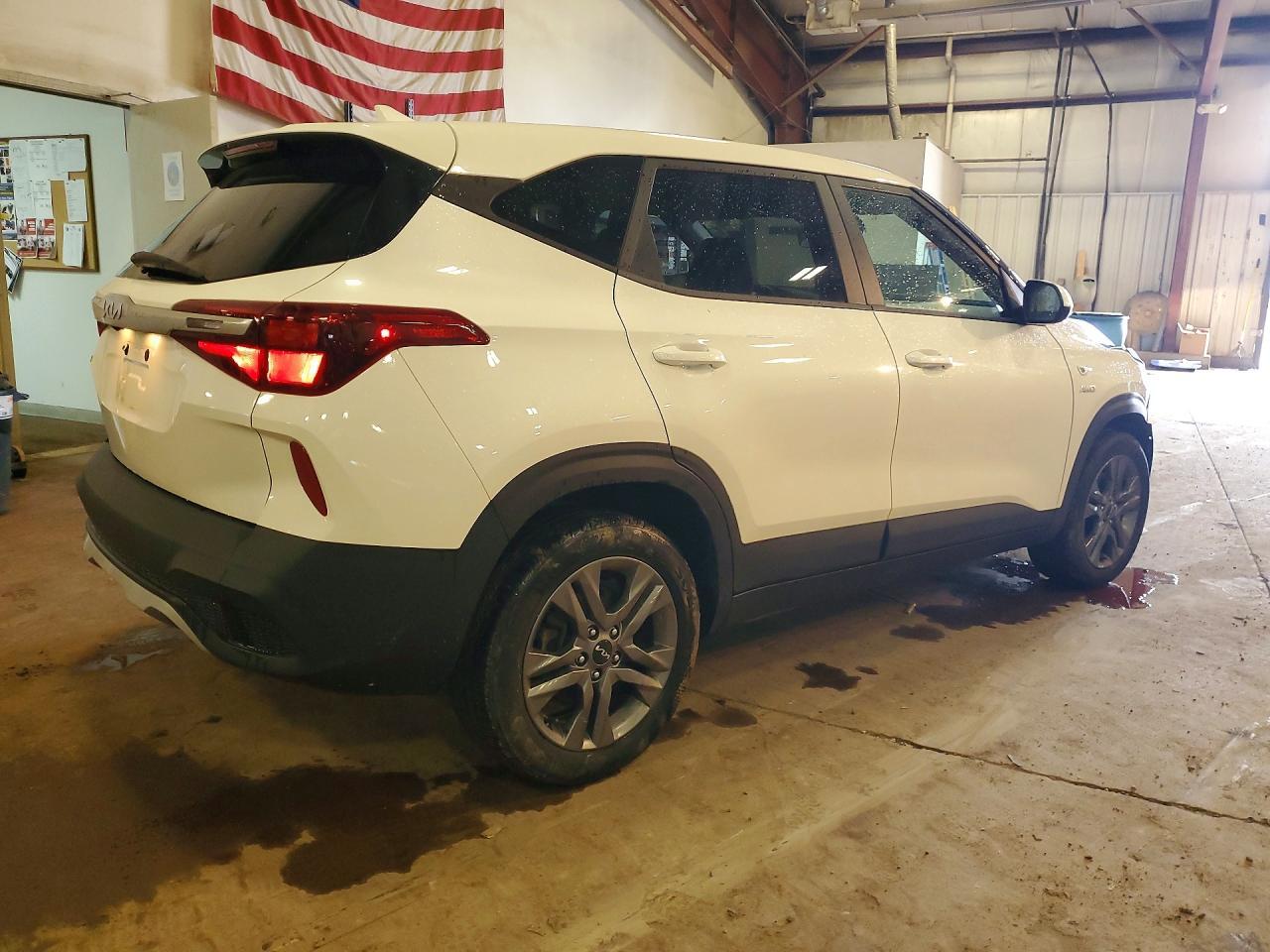 2023 Kia Seltos Lx - Image 3