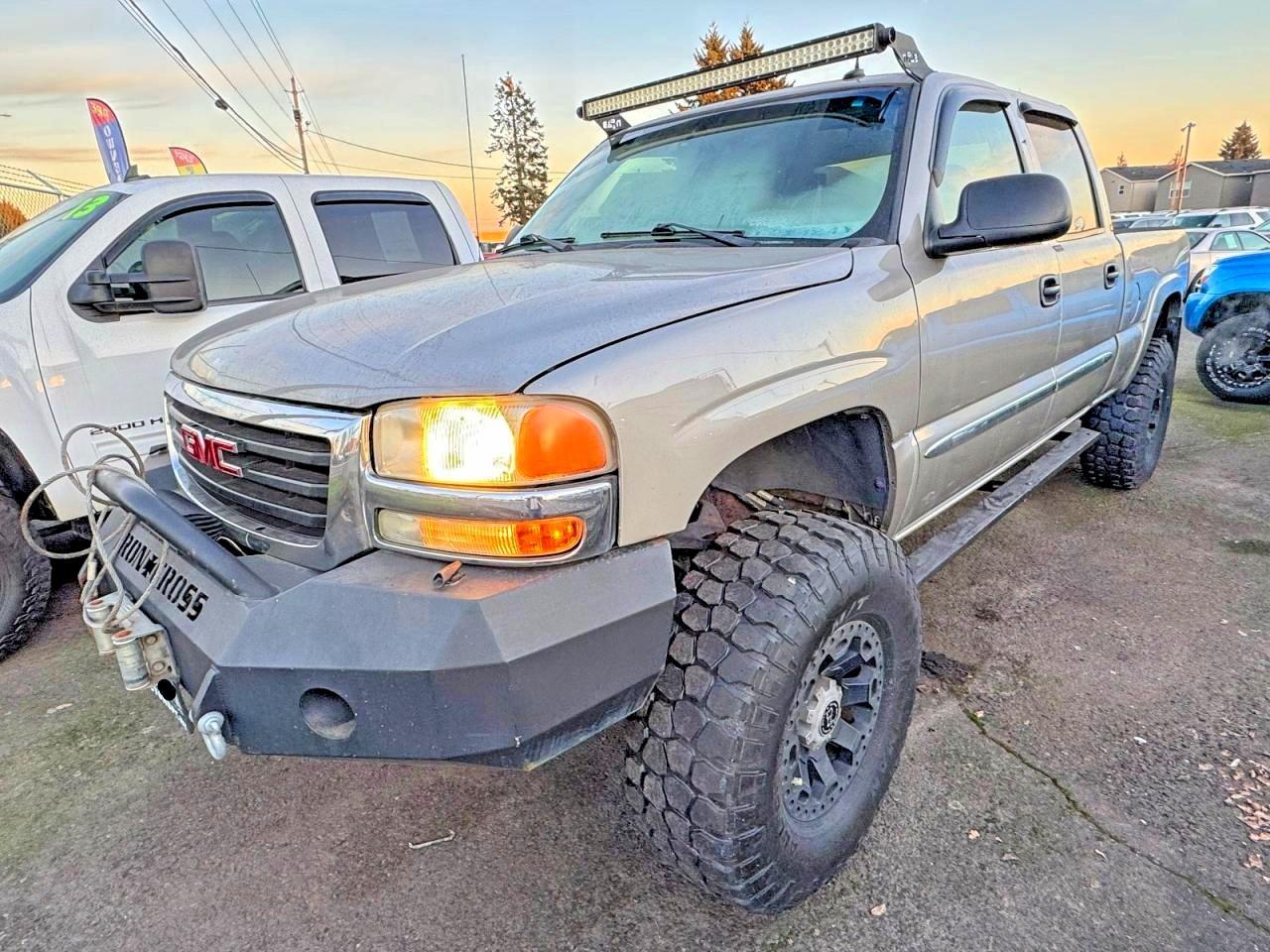 2003 GMC Sierra K1500 Heavy Duty - Image 2