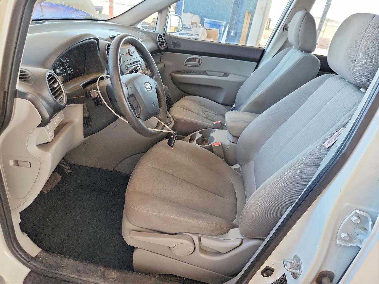 2009 Kia Rondo Base - Фото 7