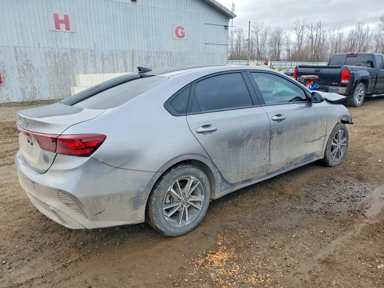 2023 Kia Forte Lxs - Image 3