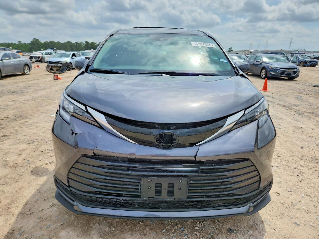 2025 Toyota Sienna Le 8-Passenger - Фото 5