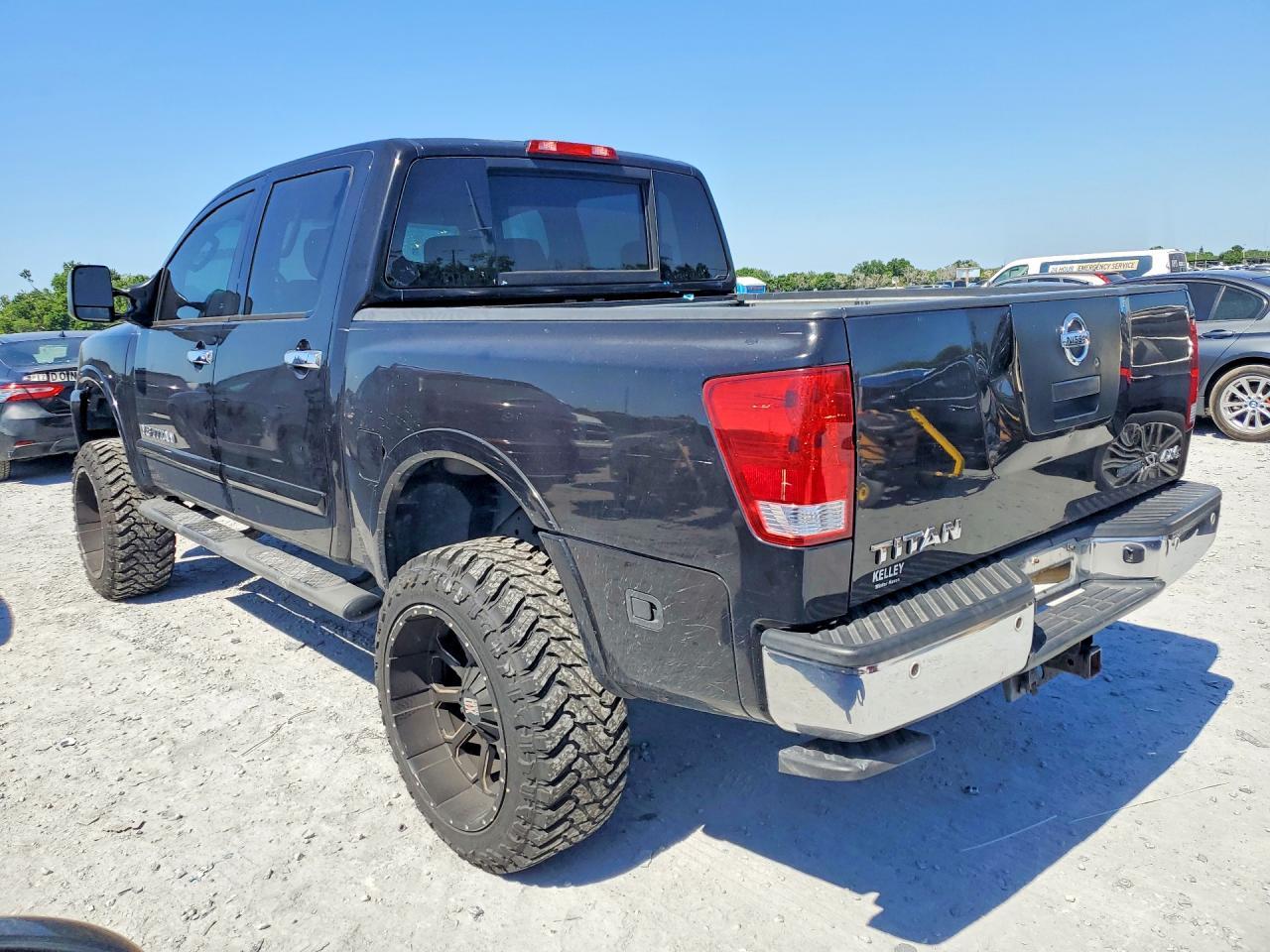 2011 Nissan Titan Sv - Фото 2