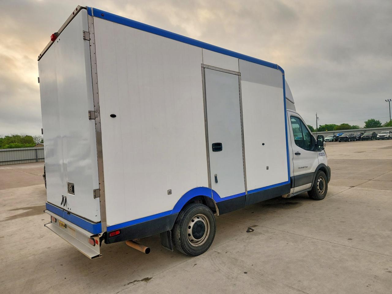 2022 Ford Transit Delivery Truck - Фото 3