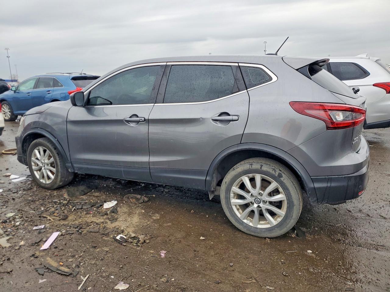2021 Nissan Rogue Sport S - Фото 2