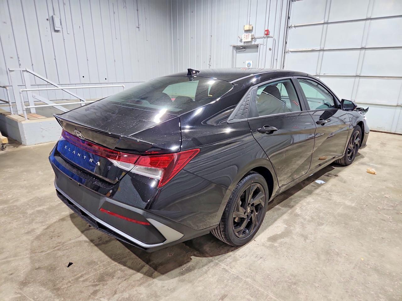 2026 Hyundai Elantra Sel Sport - Image 3