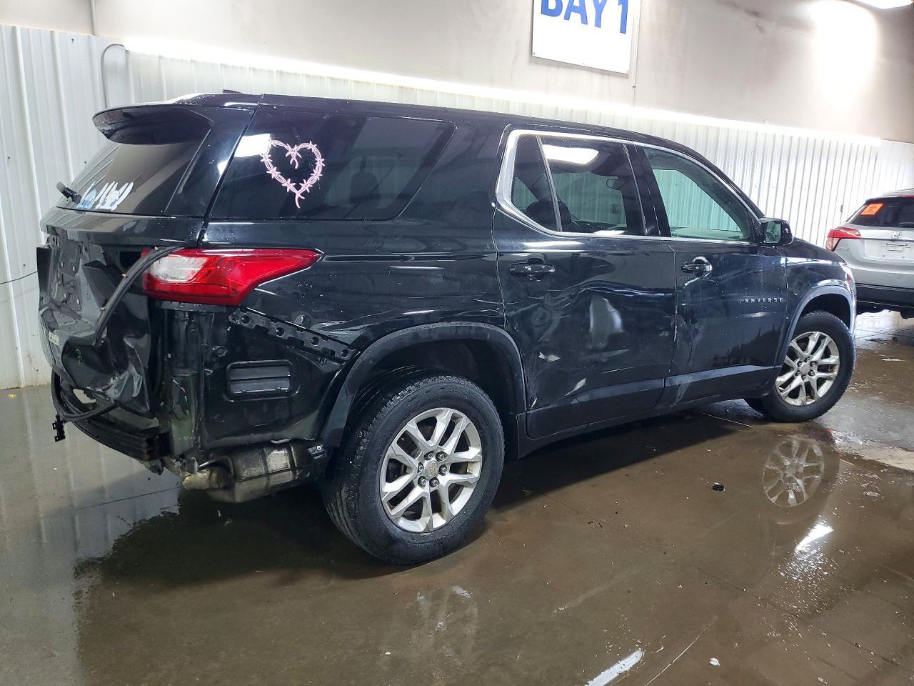 2018 Chevrolet Traverse Ls - Фото 3