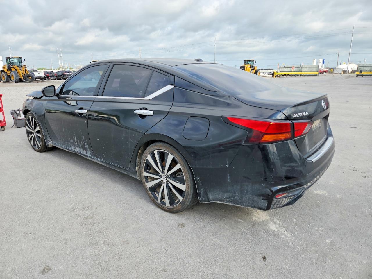 2020 Nissan Altima Platinum - Image 2