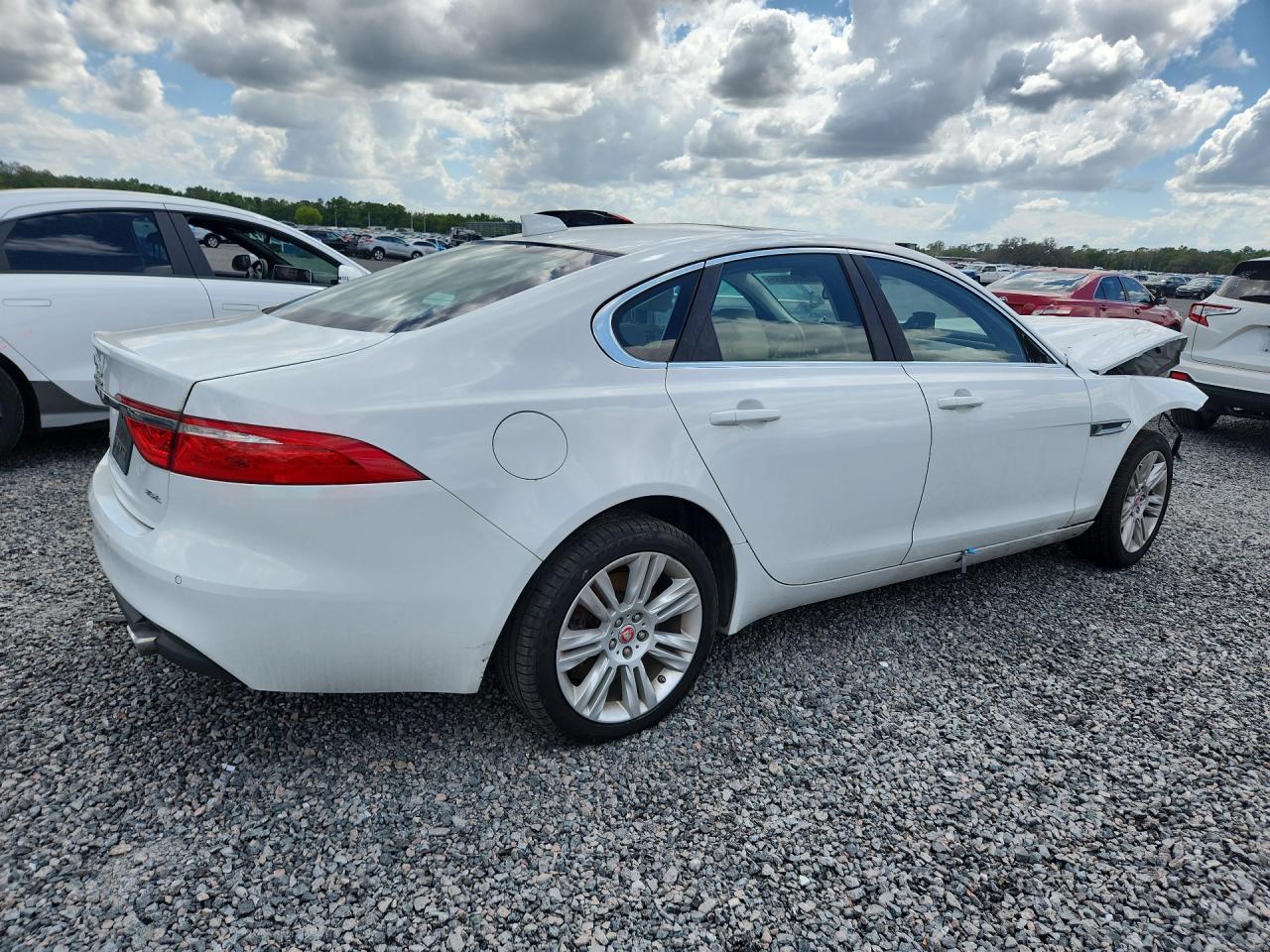 2016 Jaguar Xf Premium - Фото 3