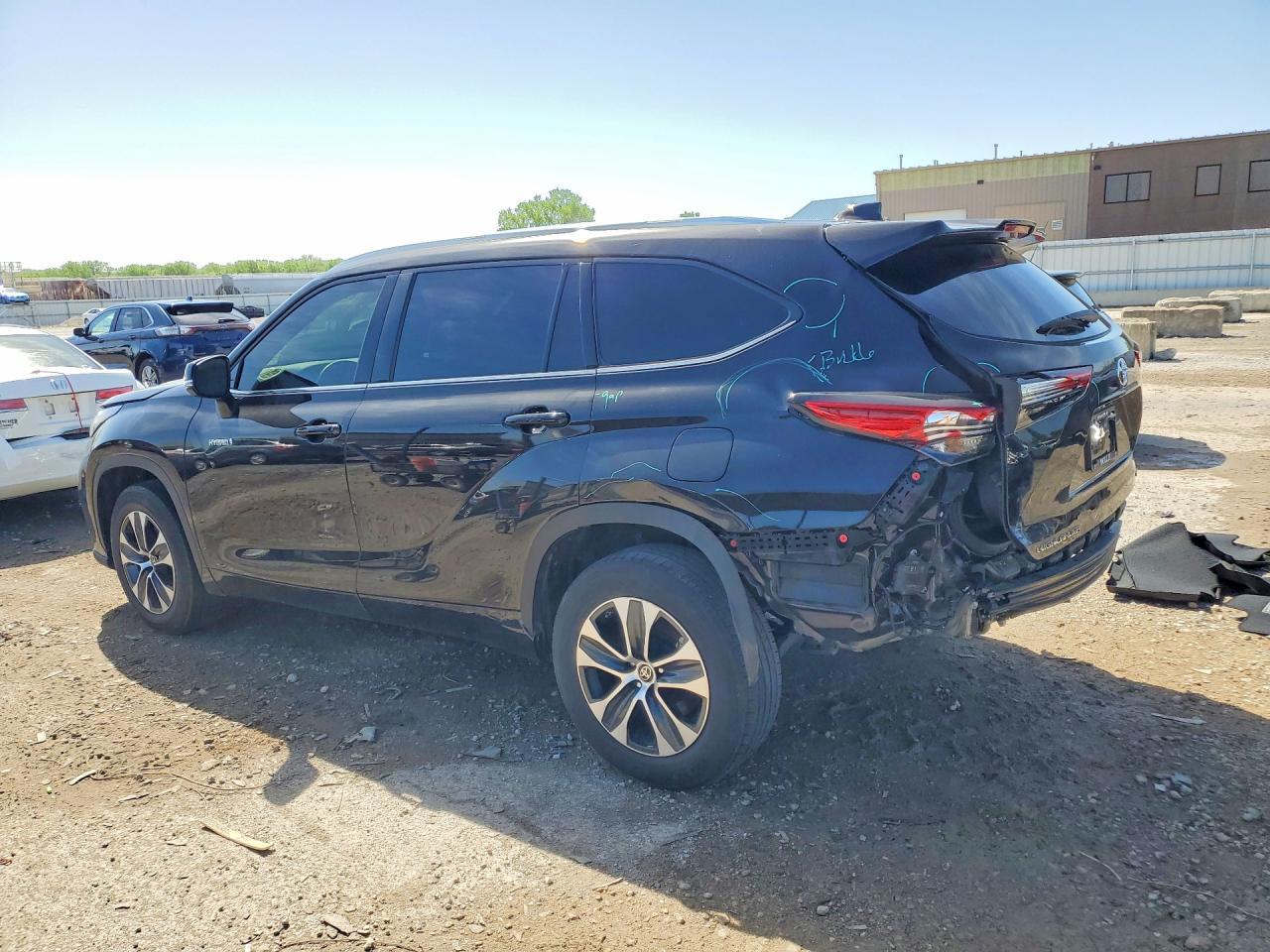 2021 Toyota Highlander Hybrid Xle - Image 2