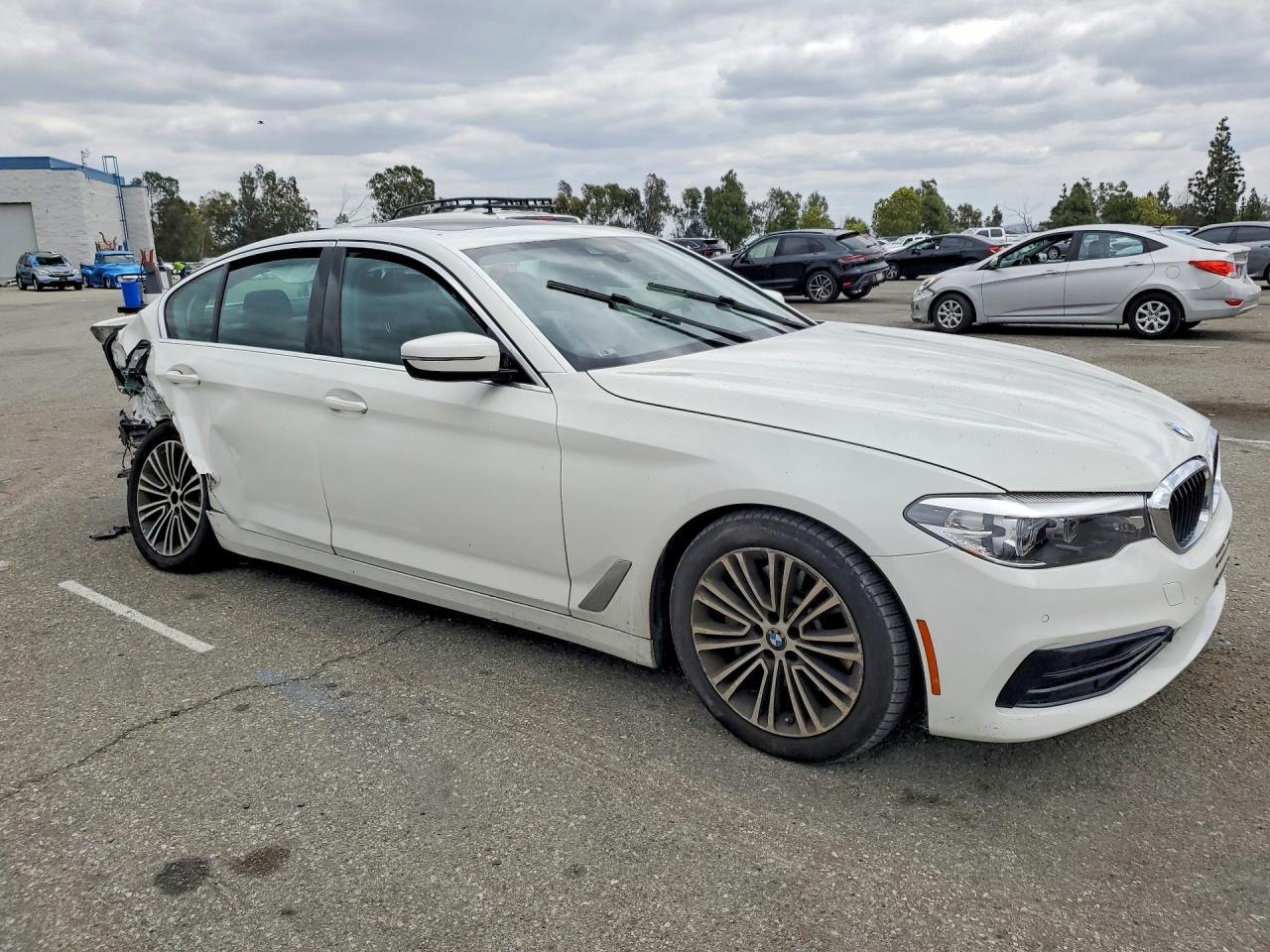 2019 BMW 530 I - Image 4