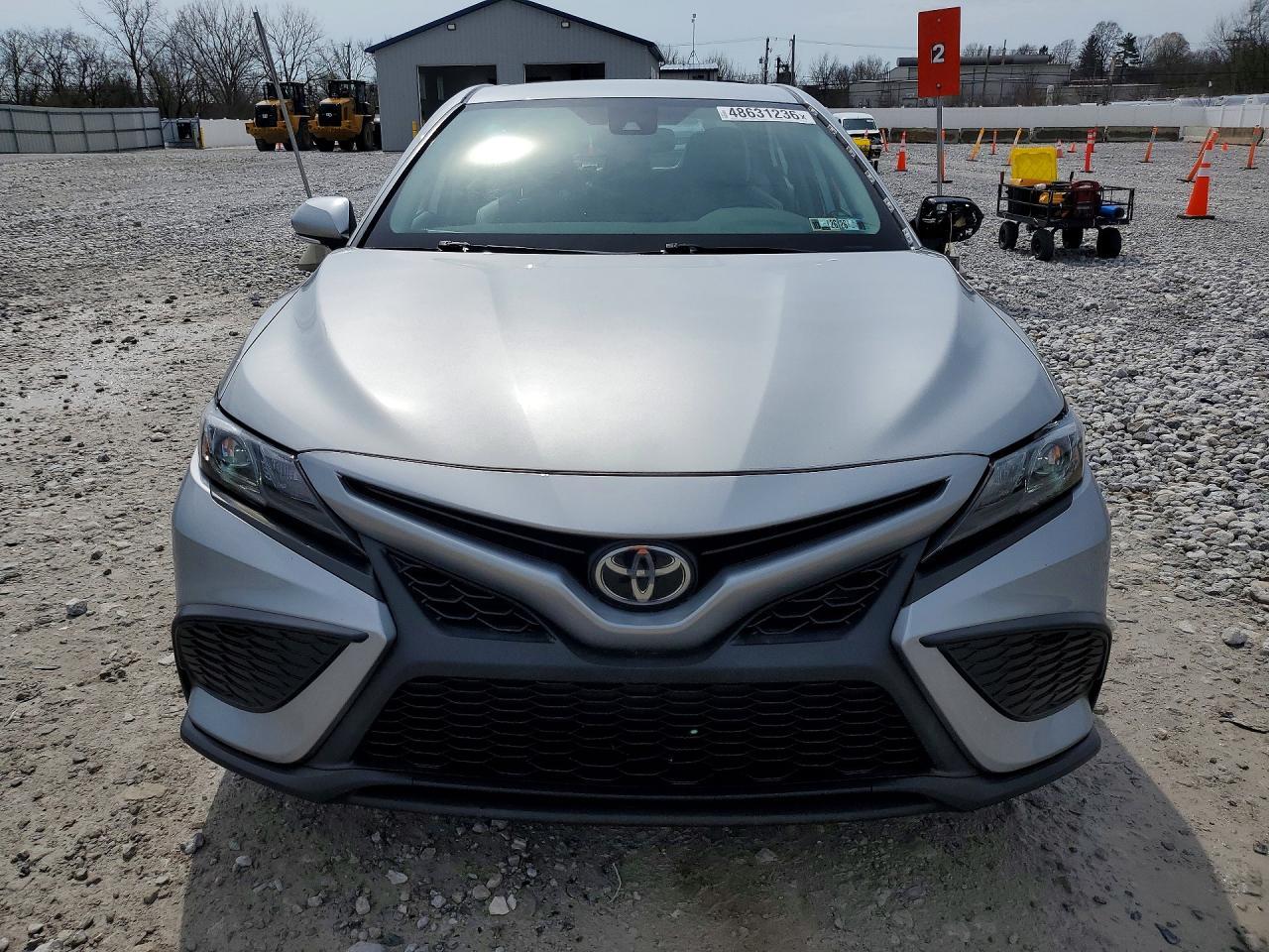 2021 Toyota Camry Se - Фото 5