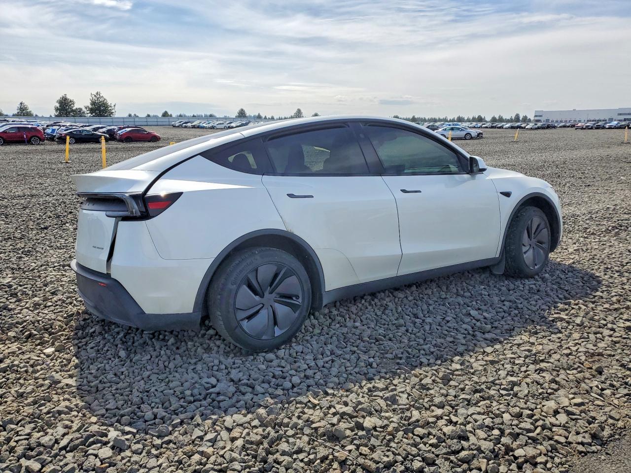 2026 Tesla Model Y - Фото 3
