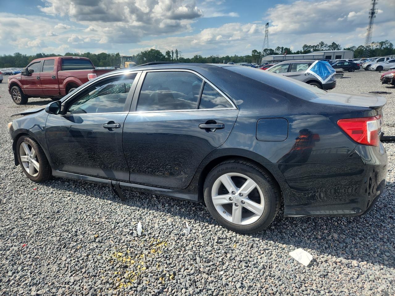 2013 Toyota Camry Se - Фото 2