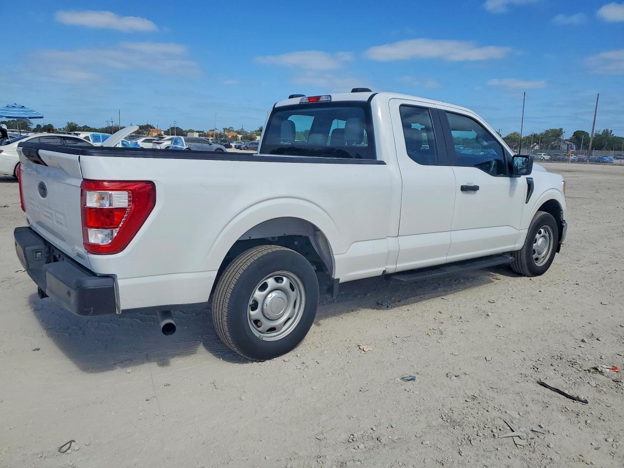 2023 Ford F150 Super Cab - Фото 3