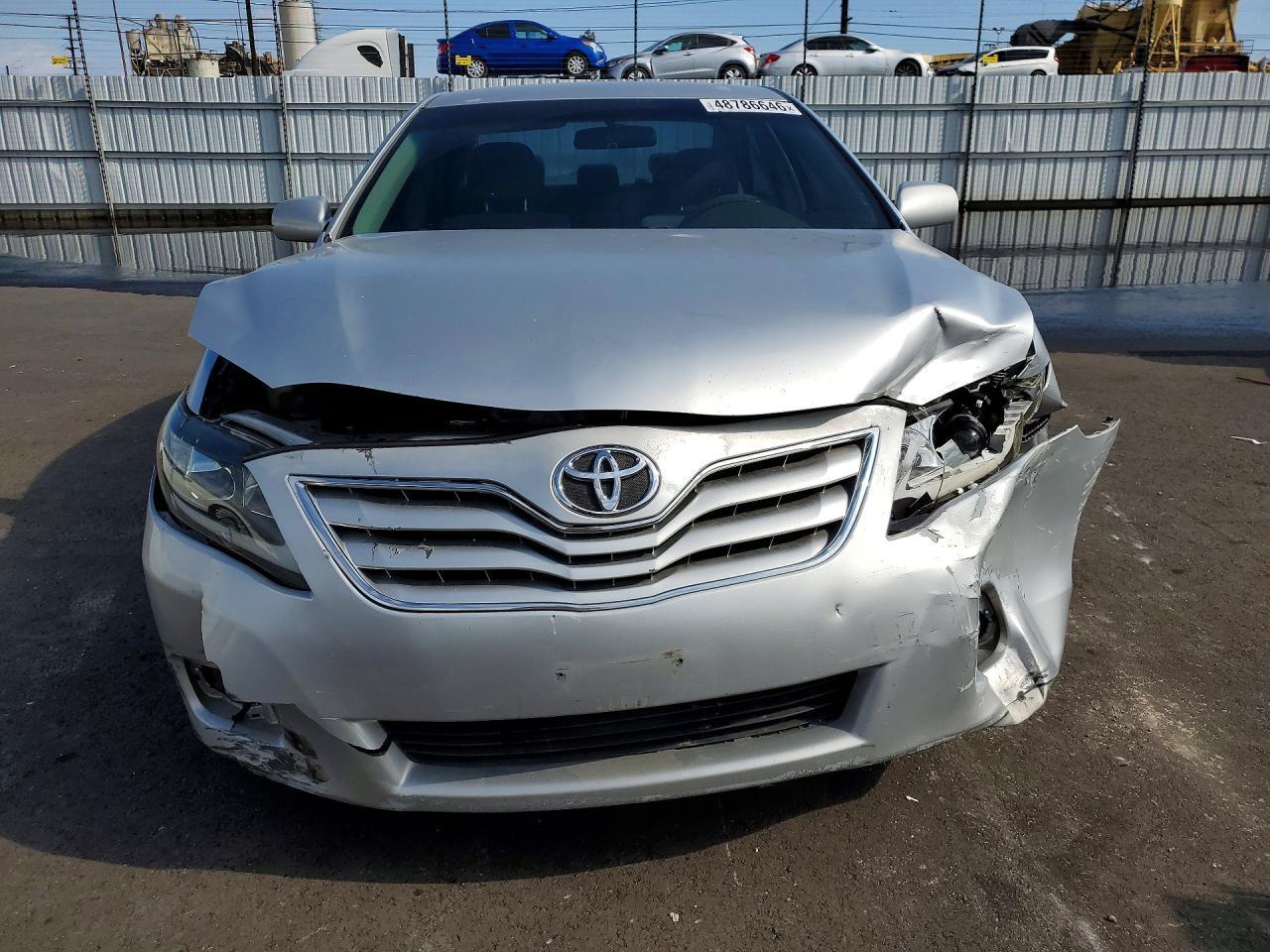 2011 Toyota Camry Le - Фото 5