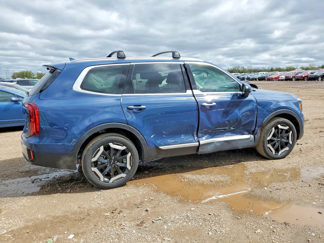 2024 Kia Telluride S - Image 3