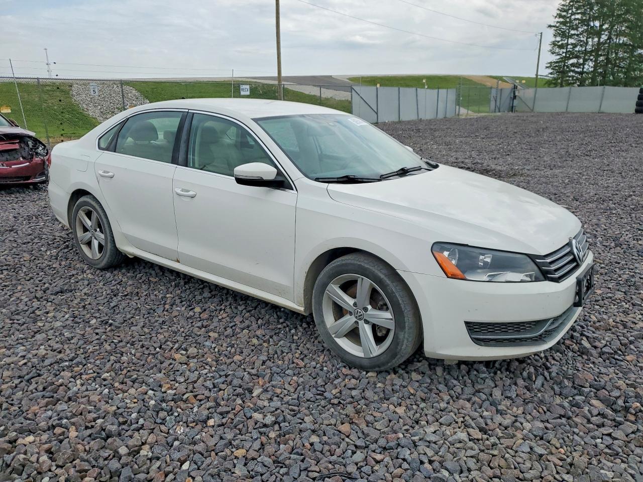 2013 Volkswagen Passat Se - Image 4