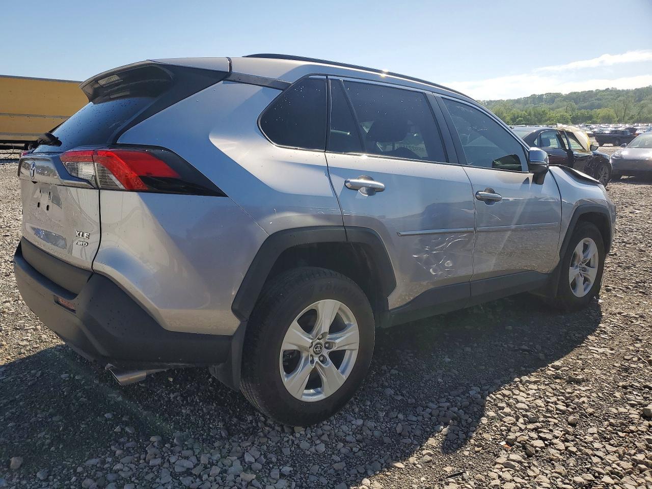 2021 Toyota Rav4 Xle - Image 3