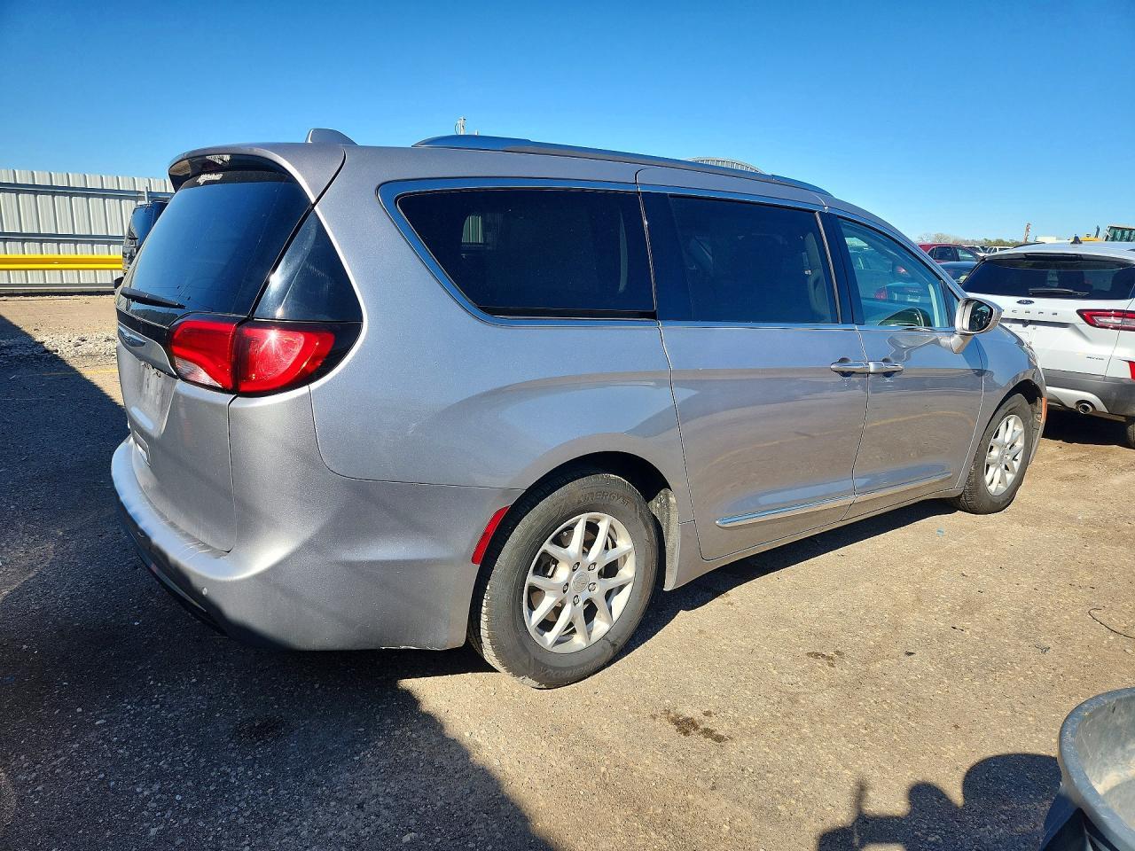 2020 Chrysler Pacifica Touring L - Фото 3