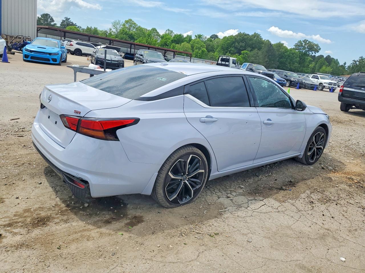 2025 Nissan Altima Sr - Image 3